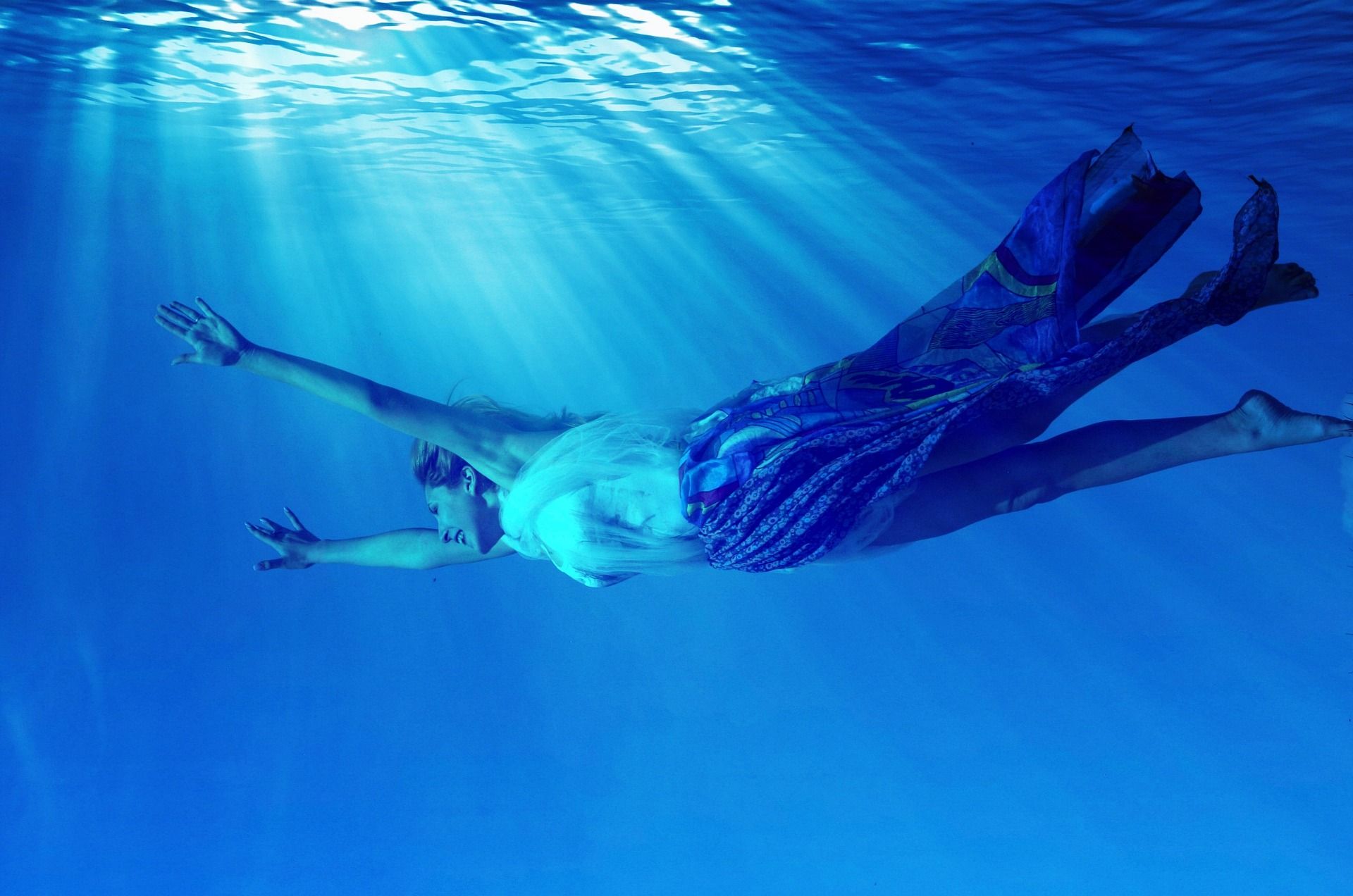 happy girl underwater swim blue aquarius season ocean river lake